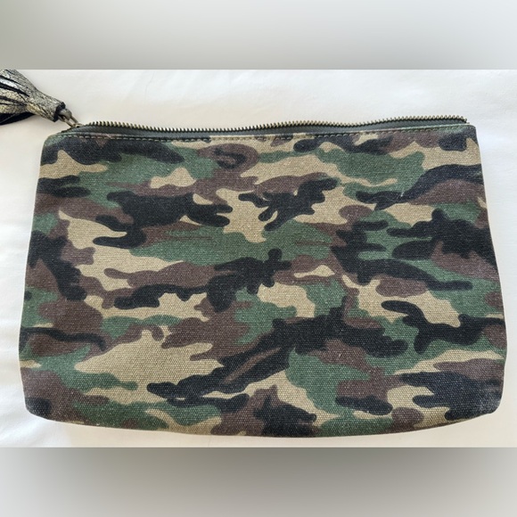 AHDORNED Camo Canvas Skull & Crossbones Canvas Clutch Purse with Metallic Tassel - Picture 8 of 8